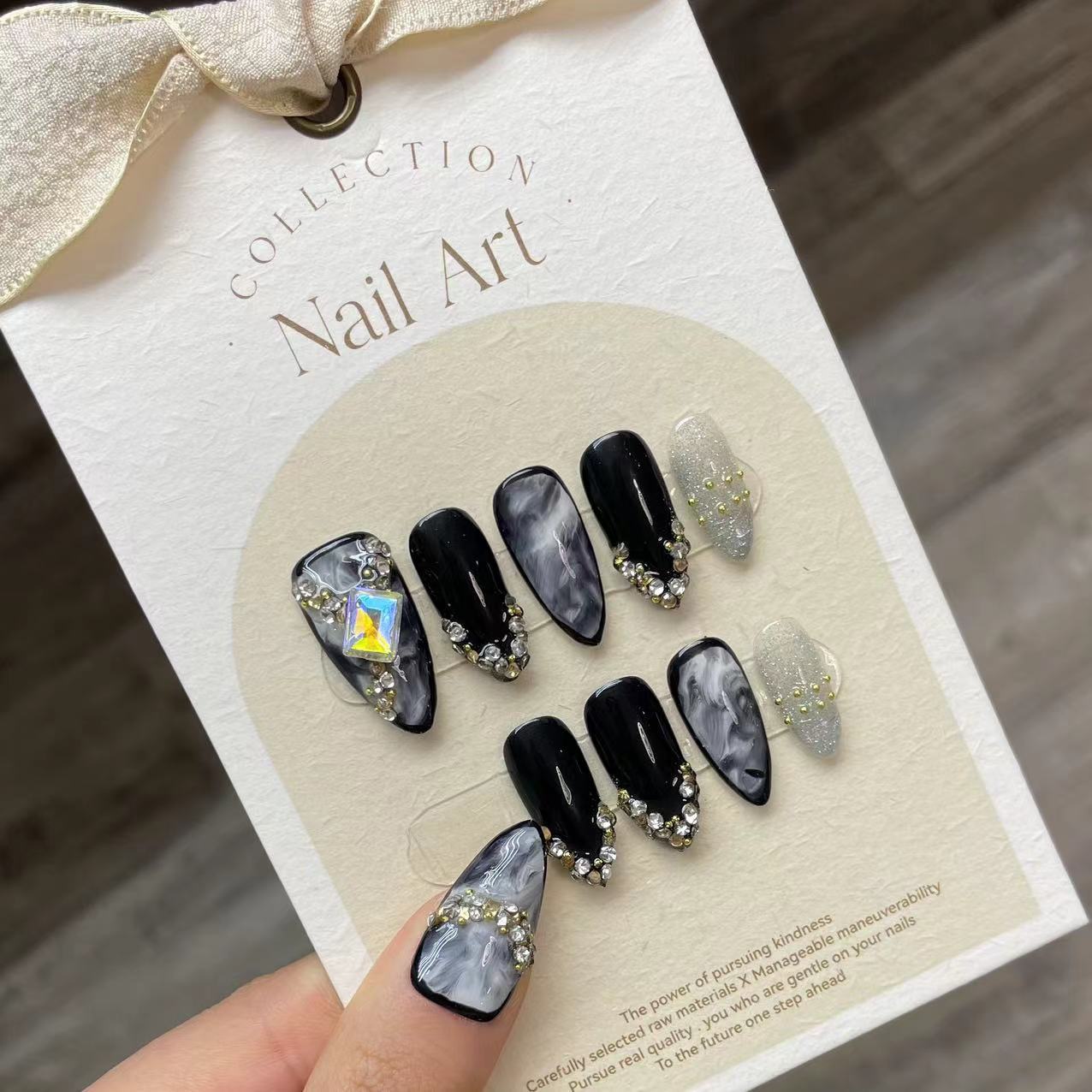 Handmade Press on Nails Black  - Resin Art And Deco recension och pris