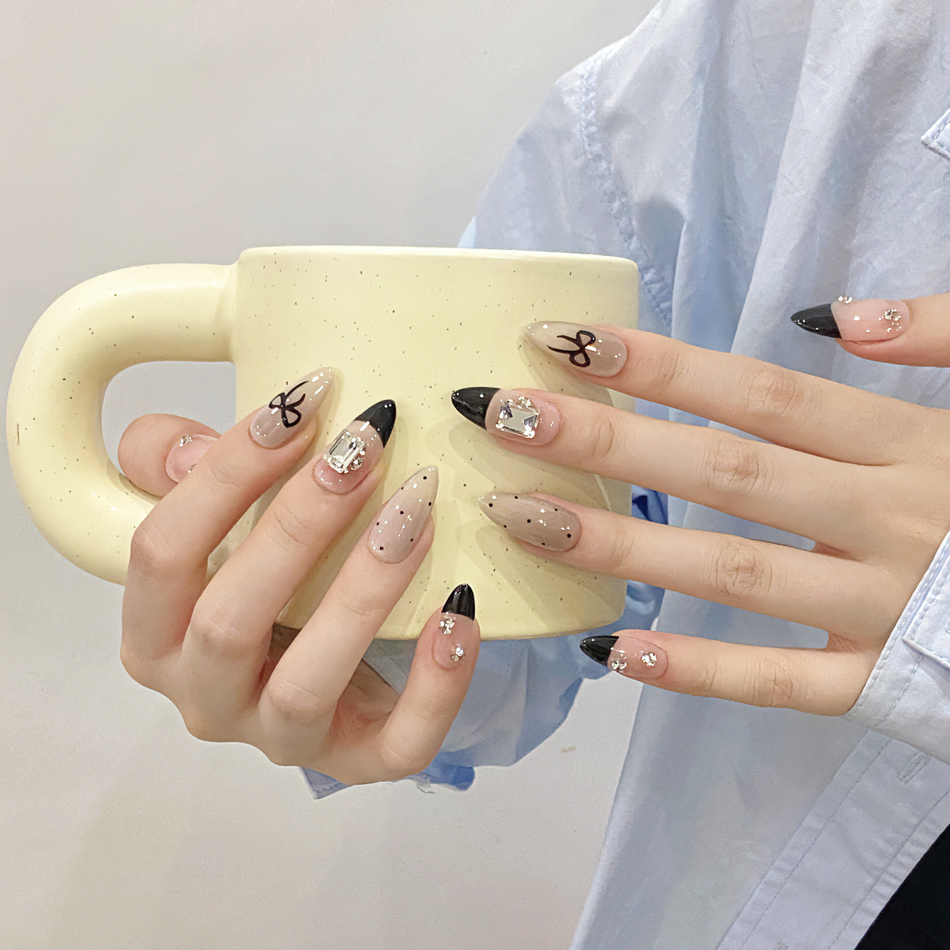 Handmade Press on Nails Black  - Resin Art And Deco recension och pris